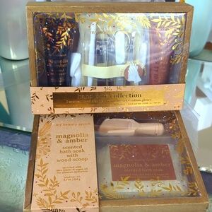 Magnolia & Amber Scented Bath Soak w/ Wood/ Scoop and Hand Care Collection